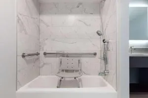 Travelodge by Wyndham Lemoore Near Naval Air Station - Kettleman City