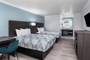 Queen Room with Two Queen Beds - Non-Smoking room in Travelodge by Wyndham Lemoore Near Naval Air Station