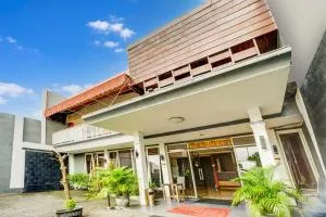 Hotel O Siwalankerto Near Surabaya Carnival - Wonocolo