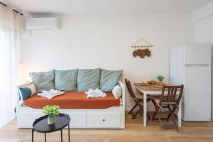 A1 - Studio Antibes Centre 5 min to Sea - AC & Balcony