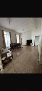 Très grand apartement hausmanien cœur du centre ville vu mer immédiate