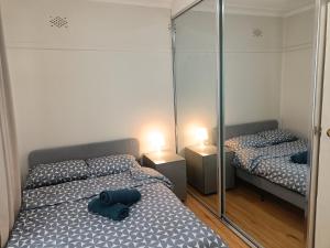 Comfortable Queen Room in Quiet House - E3