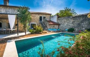 Beautiful Villa Nar with pool in Zminj - Pamići