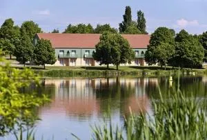 波旁朗西宜必思尚品酒店 - 贝布尔河畔东皮耶尔