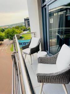 French love, Menlyn Maine