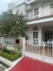 Charming 2 BR house in a secure gated society - Phanda