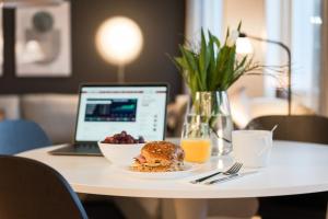 Guestly Homes - 1BR Scandinavian Comfort