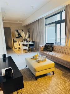 French love, Menlyn Maine