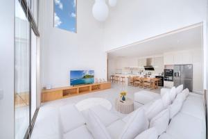 New Elegance & Tropical Luxury - 4BR Pool Villa in Lux Pride 2 V8 Residence, near Laguna