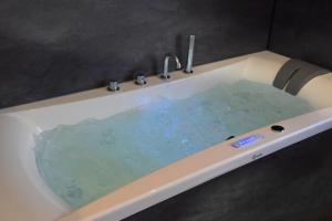 Chalets Chez Mimile , au calme , proche centre , wifi : photos des chambres
