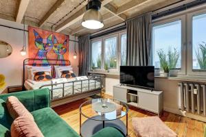 Cats & Crafts Loft by Downtown Apartments