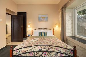 SaffronStays Blue Infinitum Lakeview, Pawna