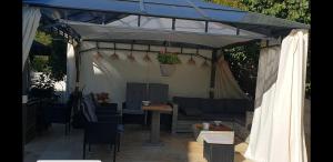 Maisons de vacances F1 Moderne avec Piscine privee et Vue sur le Garlaban : photos des chambres