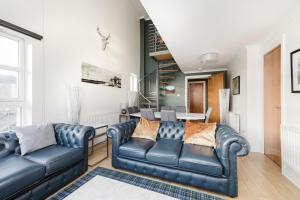 JOIVY Stylish 3 bed, 3 bath flat with Balcony in Old Town