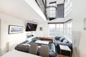 JOIVY Stylish Apartment with Balcony in Old Town - 爱丁堡