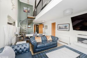 JOIVY Stylish 3 bed, 3 bath flat with Balcony in Old Town