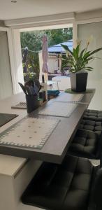 Maisons de vacances F1 Moderne avec Piscine privee et Vue sur le Garlaban : photos des chambres