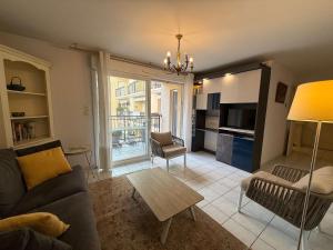 B051-Bel appartement au centre deux chambres et parking securise