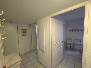 B051-Bel appartement au centre deux chambres et parking securise