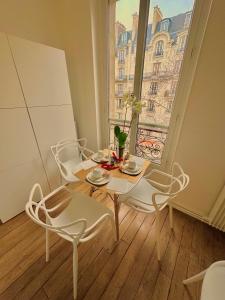 Luxury Apartment with a view of the Eiffel Tower