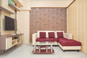 Best Deal and Comfy 1BR Green Pramuka City Apartment By Travelio