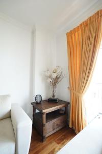 Colombo City 3 Bedroom Apartment with Pool Gym & Workdesk