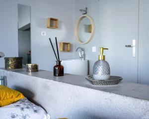 Maisons de vacances La Suite Soleil Romantique & Vue : photos des chambres