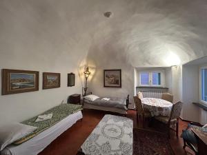 NAPOLEONE vintage house