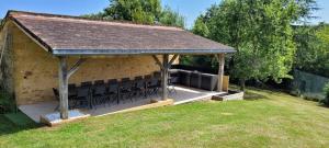 Maisons de vacances Grande maison pour 16 avec piscine et tennis : photos des chambres