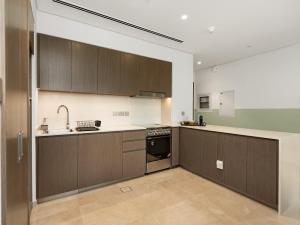 1 Bedroom apt High end luxurios building Next to Dubai mall