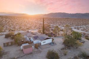Asteroid by AvantStay Unique Ranch Retreat Just Outside Joshua Tree Permit: VHR22-094