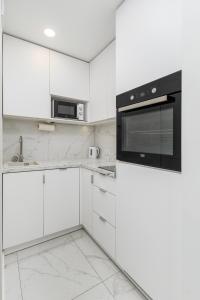 Aleja Jana Pawła II 20 B by Homeprime