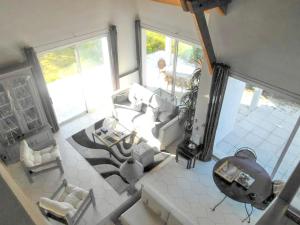 Maisons de vacances Maison de charme a Reugny avec jardin et vue sur montagne : photos des chambres