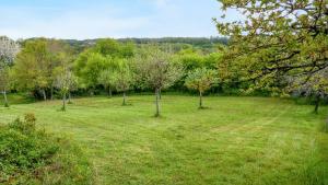 Maisons de vacances Maison de charme a Reugny avec jardin et vue sur montagne : photos des chambres