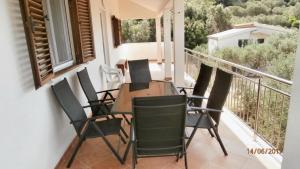 Charming Apartment with Sea View, Gdinj, 70 m², Garden