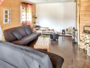 Maison de campagne à Gap avec vue sur la montagne.