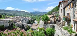 Maison charmante à Jaujac avec terrasse et plancha