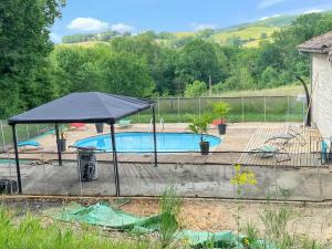 Maisons de vacances Maison charmante a Puygaillard-de-Quercy avec piscine privee : photos des chambres