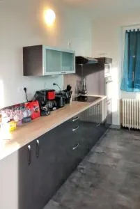 Maison spacieuse à Montsalvy avec grand jardin et terrasse - Le Fel