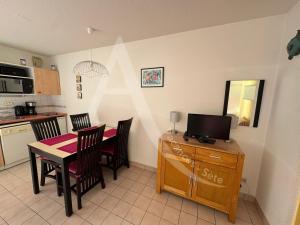 STUDIO 4 PERS, PKG, 1ERE LIGNE MER, PISCINE, TENNIS