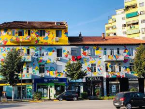 SELA RENT- Central Studios & Optional Car Hire