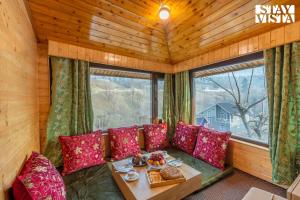 StayVista at Riverscape with Views, WiFi, Heater