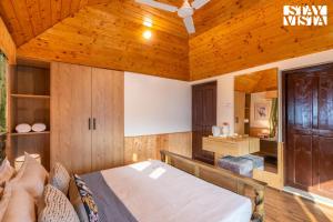 StayVista at Riverscape with Views, WiFi, Heater