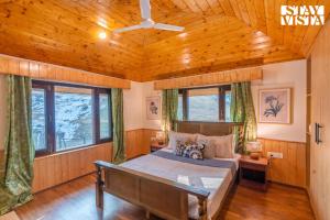 StayVista at Riverscape with Views, WiFi, Heater