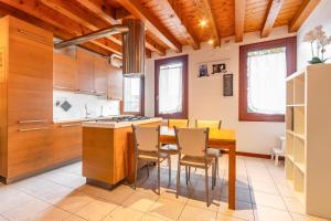 Space and Comfort for 5 - Your Ideal Retreat in Mestre