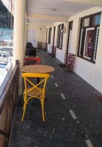 Gaurav Guest House, Old Manali - Riverside Property !! River & Mountain View !!