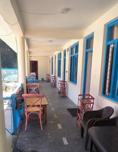 Gaurav Guest House, Old Manali - Riverside Property !! River & Mountain View !!