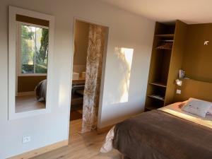 B&B / Chambres d'hotes Maison M, chambre privee acces jardin piscine et jacuzzi pres de La Rochelle : photos des chambres