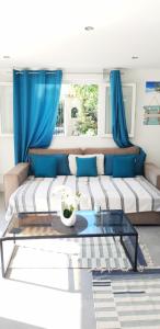 Maisons de vacances F1 Moderne avec Piscine privee et Vue sur le Garlaban : photos des chambres