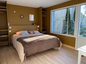 B&B / Chambres d'hotes Maison M, chambre privee acces jardin piscine et jacuzzi pres de La Rochelle : photos des chambres